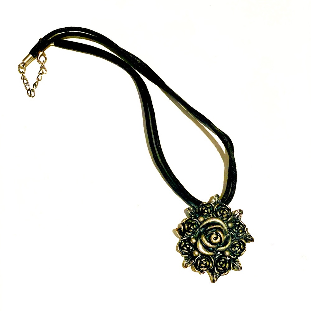Handmade silver rose necklace (new)